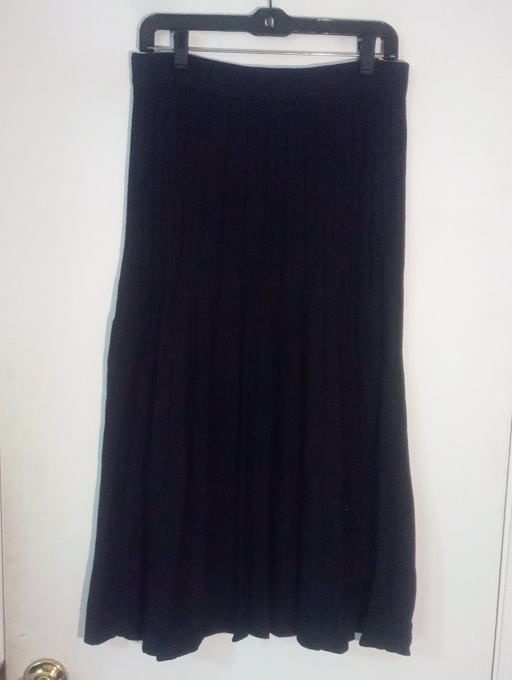 Classic Black Pleated Knit  Mifi Skirt Medium NWT